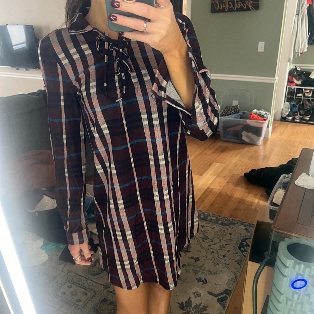 Gorgeous plaid dress with small side slit and tie up neck/collar